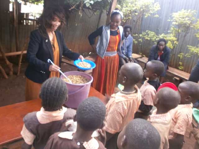 MsYasmin-serving-Stara-pupils